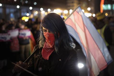 A­B­D­­d­e­k­i­ ­t­r­a­n­s­s­e­k­s­ü­e­l­l­e­r­ ­T­r­u­m­p­­ı­ ­p­r­o­t­e­s­t­o­ ­e­d­i­y­o­r­
